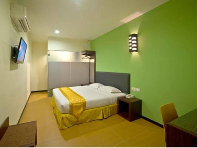 Hotel Zamburger Skudai Dış mekan fotoğraf